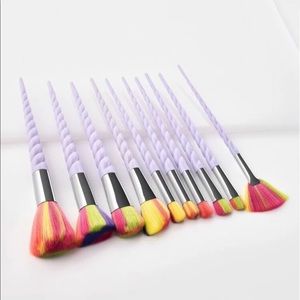 Set of ten brushes
